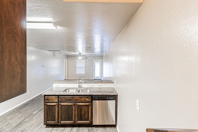 Building Photo - Buena Vida awaits for you!