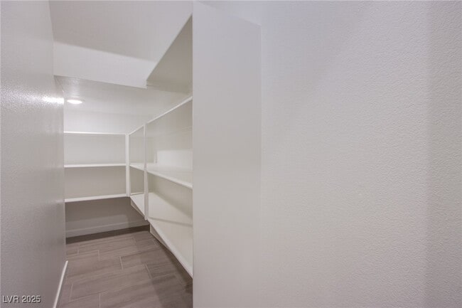 Building Photo - 139 Aqua Cmns