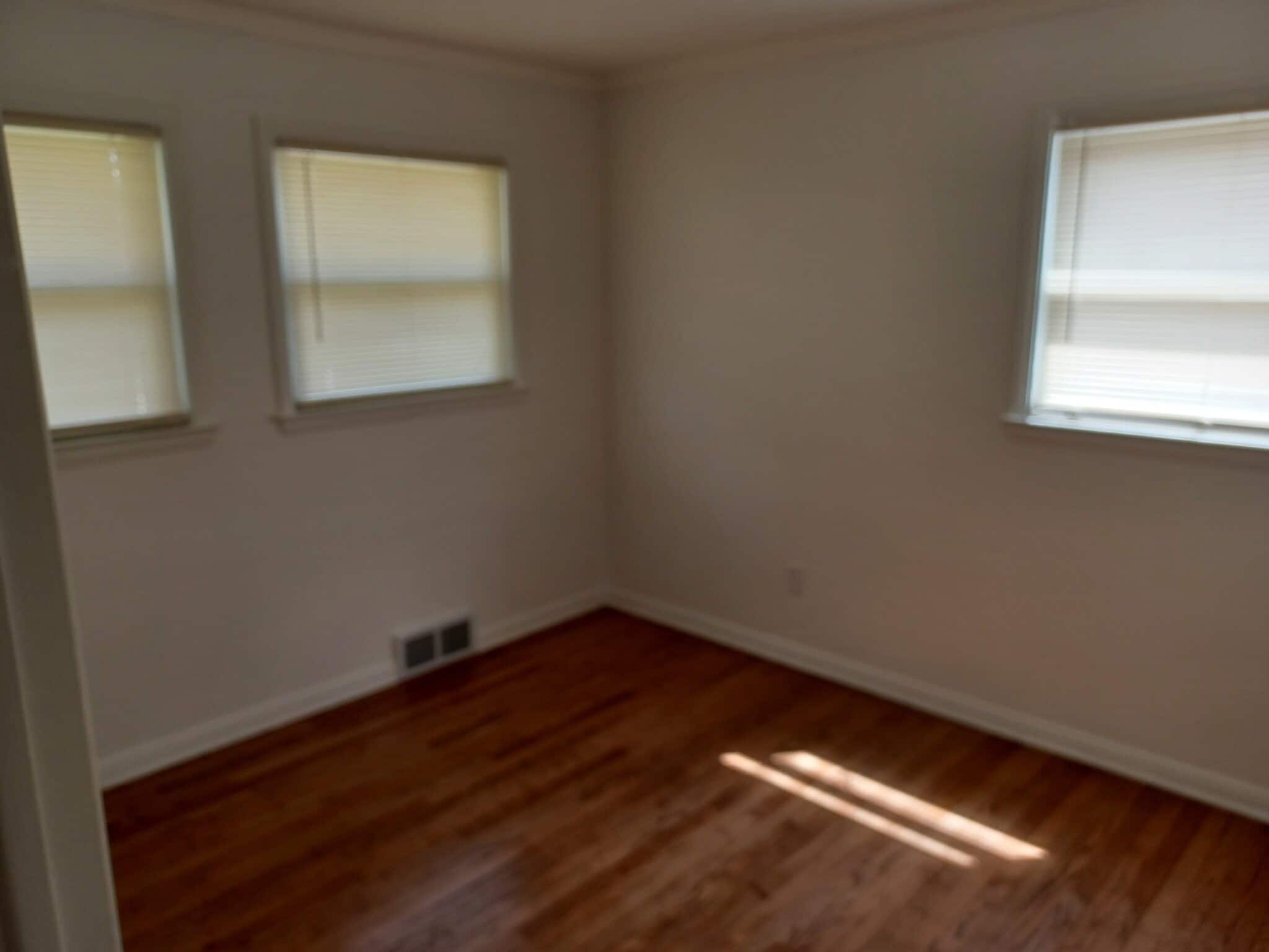 Building Photo - 9814 Quandt Ave