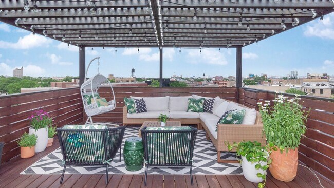 Building Photo - 1259 N Wood St