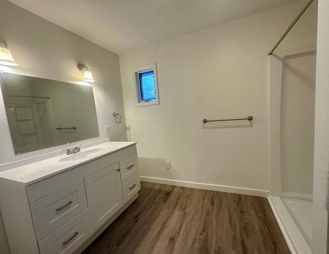 Building Photo - 2525 SE Thompson St