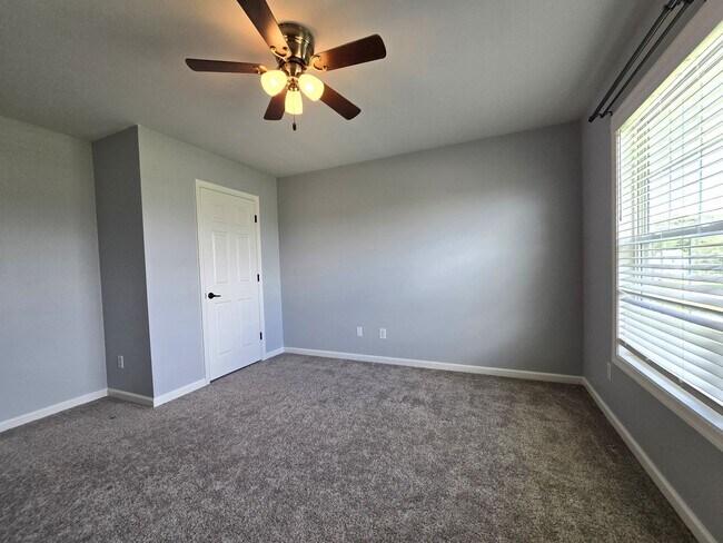 Building Photo - 3 Bed, 2.5 Bath Home in the Waterfront Com...