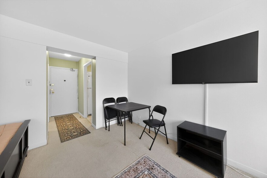 Building Photo - 7337 S South Shore Dr