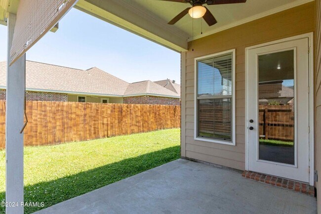 Building Photo - 3 bedroom, 2 bath home
