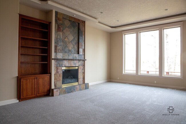 Building Photo - 20375 NE Lakeside Dr