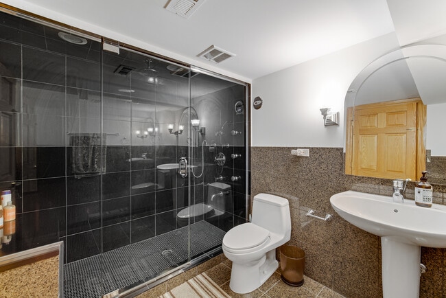 Building Photo - 9131 Delphia St