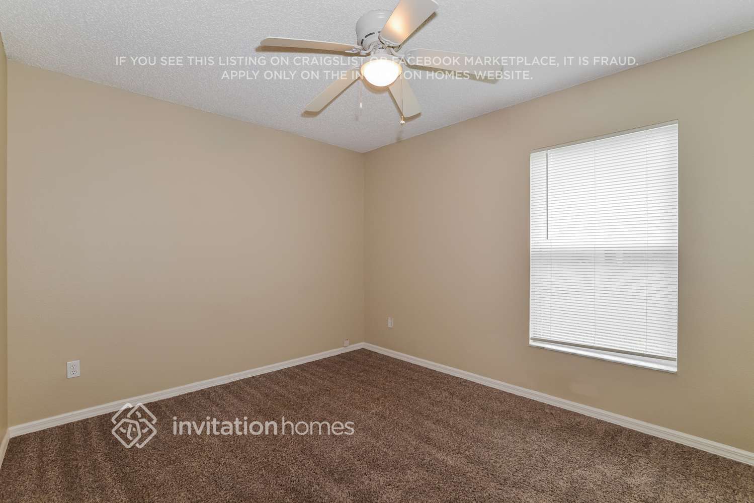 Building Photo - 1300 Navarre Dr