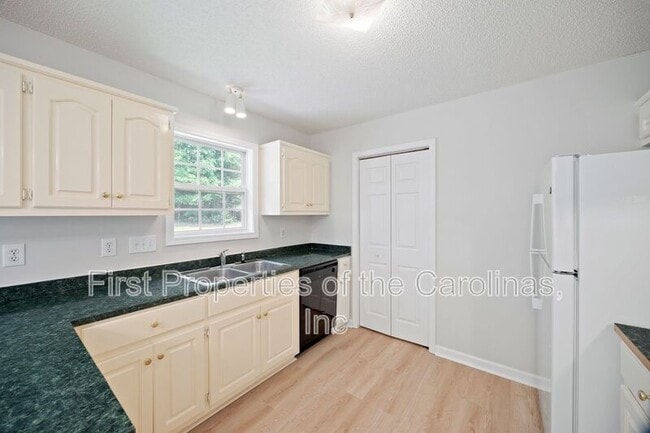 Building Photo - 104 Webbs Mill Dr