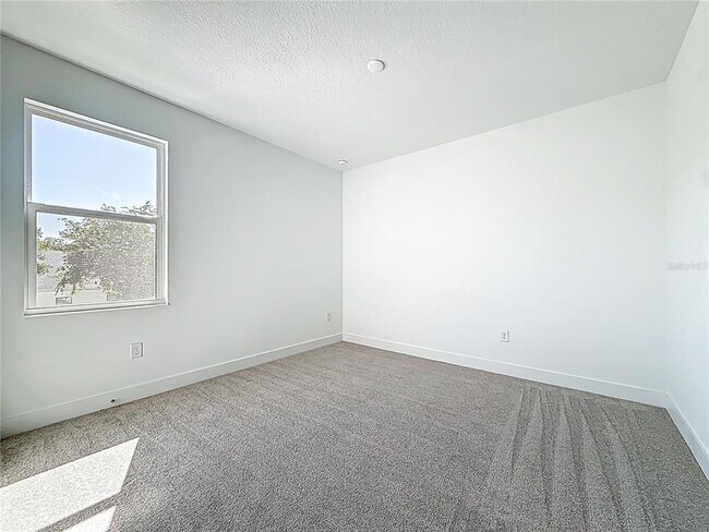 Building Photo - 4732 W Wallcraft Ave
