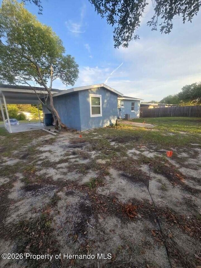Building Photo - 513 Hollyhock Ln