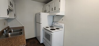 Building Photo - 625 9th St N