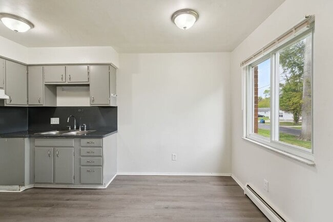 Building Photo - 1733 Christian Ave