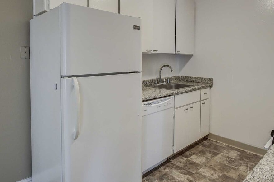 Building Photo - Creekside Apartments