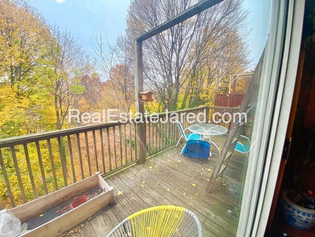 Building Photo - $500 rebate promo!  Cat-Negotiable Apt Near NEU with Laundry in Unit!  Tons of Sunlight