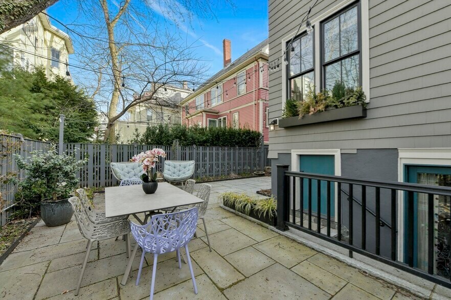 Building Photo - 13 Greenough Ave