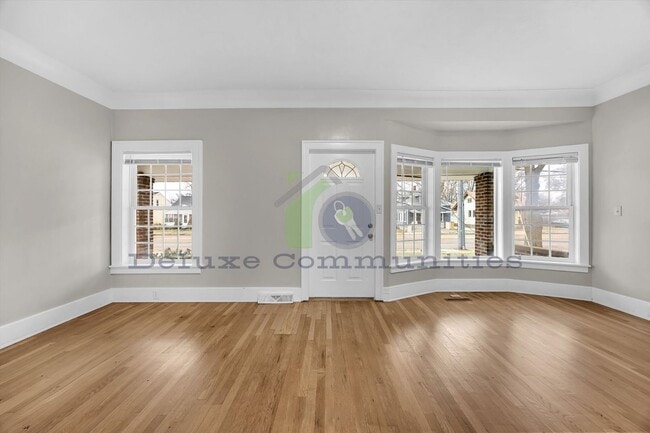 Building Photo - Spacious 4 Bedroom- With Extra room! New Remodel!