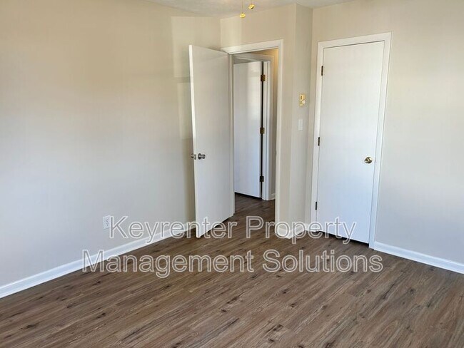 Building Photo - 26 Whiteoak Cir