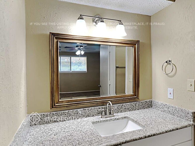 Building Photo - 427 Newcastle Dr
