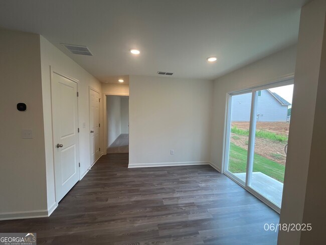 Building Photo - 105 Douglas Fir Dr