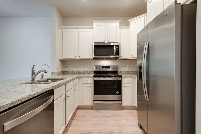 Building Photo - NEWER LUXURY TOWNHOME IN SANTA ROSA BEACH