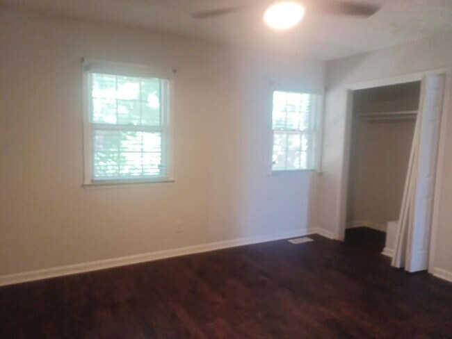 Building Photo - 595 Wedgewood Dr