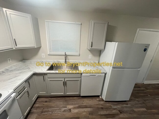 Building Photo - Single Family