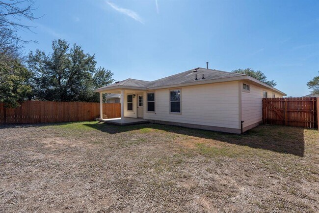 Building Photo - 164 Pearl Lake Dr