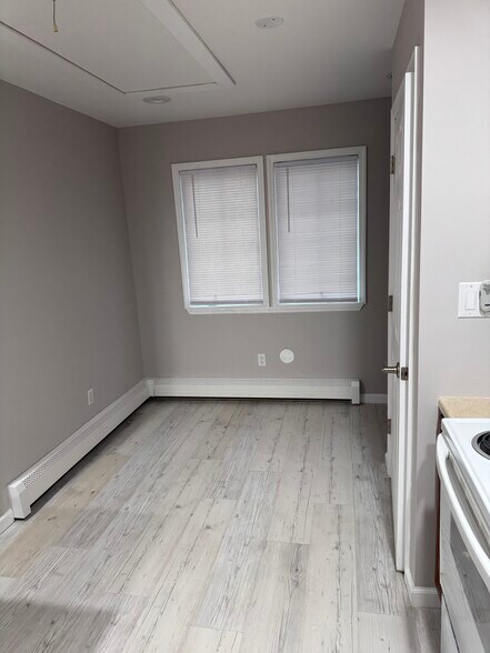 Building Photo - 18 Fairwood Ln