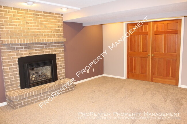 Building Photo - 1530 E Heather Cir