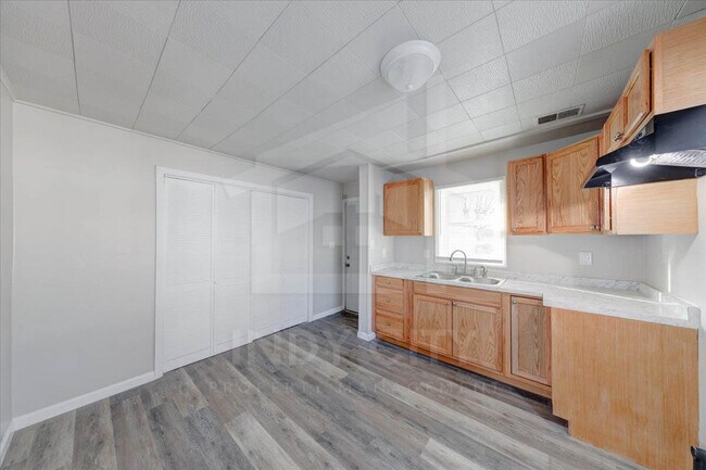 Building Photo - 2854 S Keystone Ave