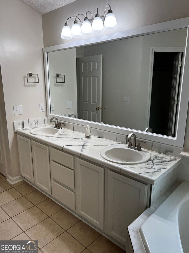 Building Photo - 403 Flamingo Dr