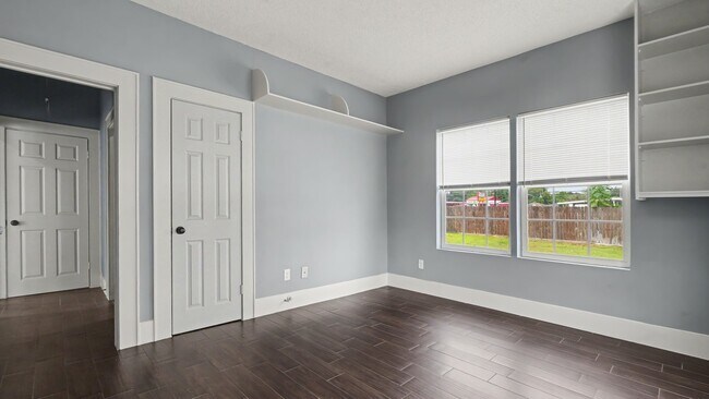 Building Photo - 12 E Homan Ave