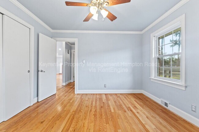 Building Photo - 4900 Briarwood Ln
