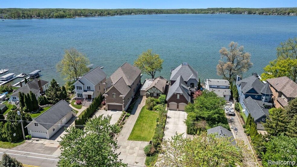 Primary Photo - 1294 E Lake Dr