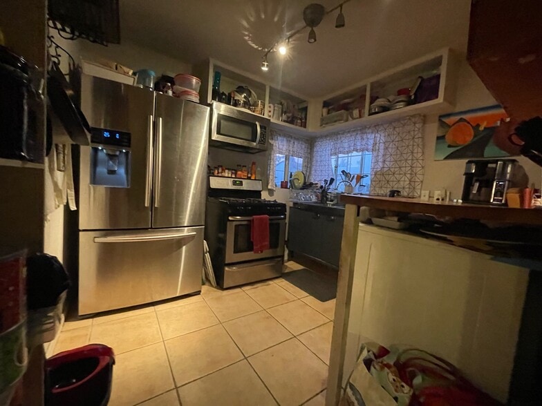 kitchen - 326 W Oliver St