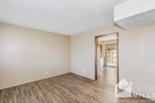 Building Photo - 1119 S Fern St