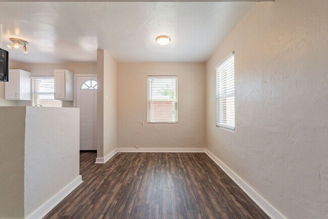 Building Photo - 305-315 N Highland Ave
