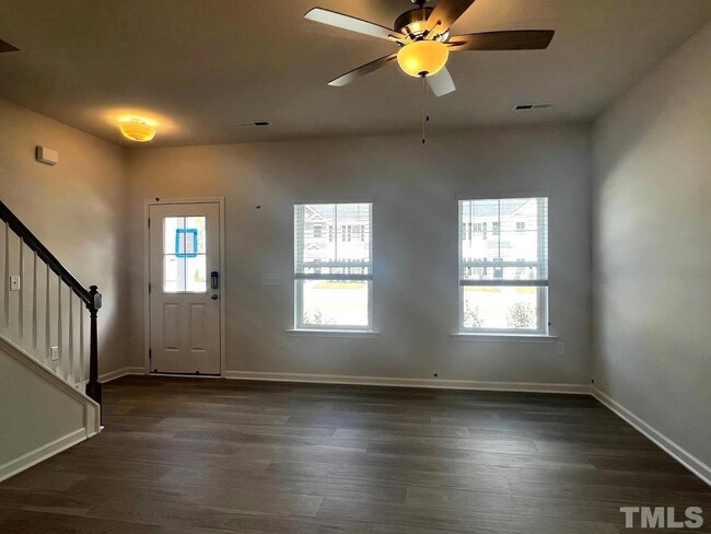 Building Photo - Beautiful 3 Bedroom 2.5 bath