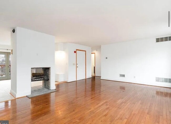 Building Photo - 1717 Green St