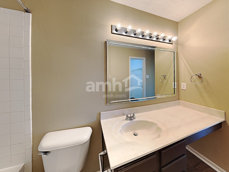 Building Photo - 5973 Redcliff North Ln