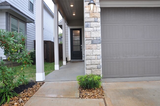 Building Photo - 673 Royal Arch Dr