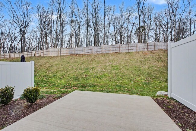 Building Photo - 3 BED 2.5 BATH TOWNHOME ON THE WEST SIDE OF LEBANON!