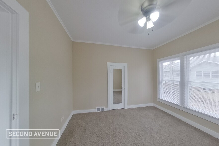 Building Photo - 601 E 4th St