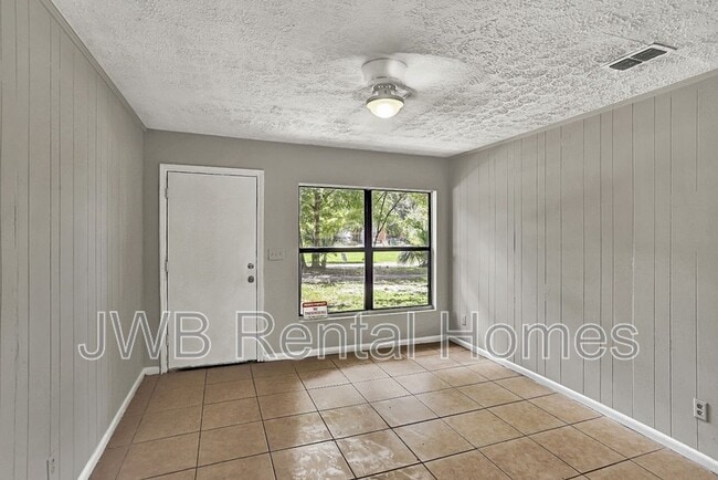Building Photo - 9269 Sibbald Rd