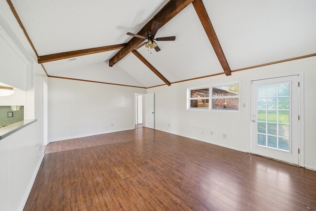 Building Photo - 122 White Cedar St