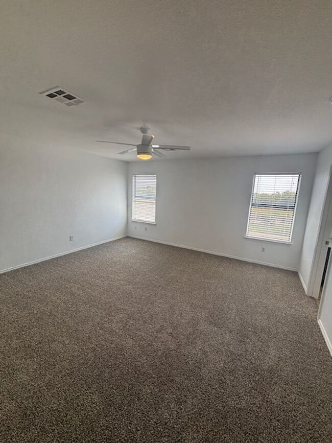 Building Photo - Move-In Ready 4-Bedroom Home with New Floors and Fresh Paint!