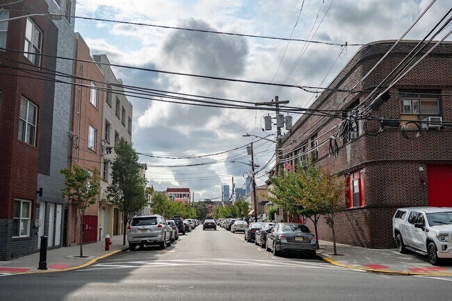 Building Photo - 540 29th St