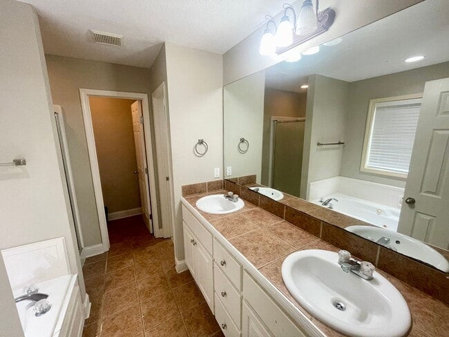 Building Photo - 3 bed 2 bath for rent in Ridgeland!