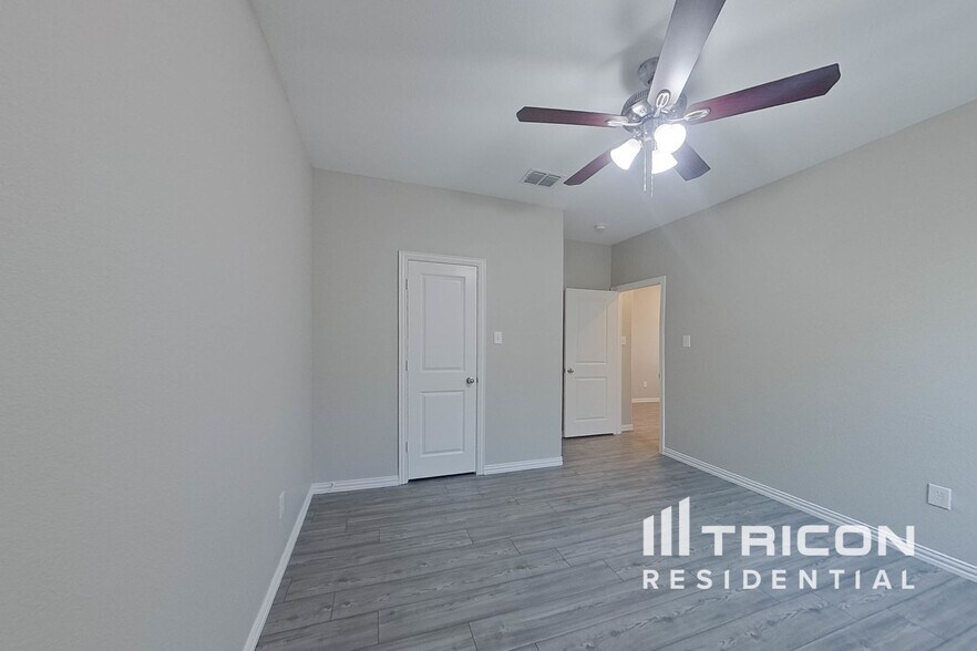 Building Photo - 2513 Starwater Dr