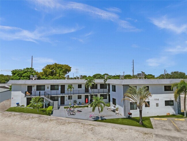 Primary Photo - 114 SE 8th St